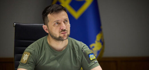 Победа неизбежна: Зеленский поздравил украинцев с Днем Конституции