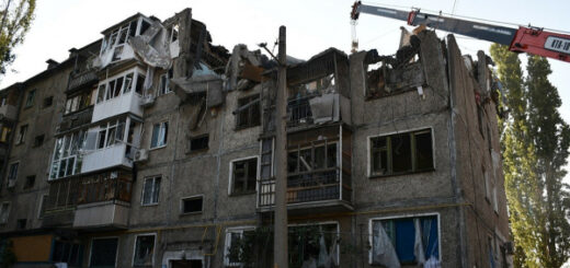 Мэр: военные РФ нанесли удар по многоэтажке в Николаеве, есть жертвы (Обновлено)