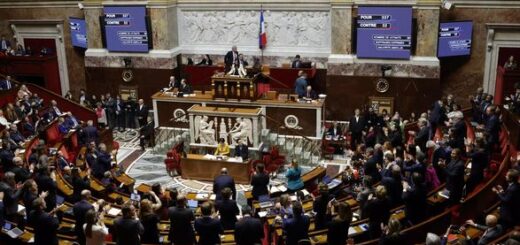Законодавці Франції проголосували за закріплення права на аборт у конституції