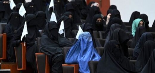 Захід попередив талібів, що заборона жінкам працювати може залишити Афганістан без гумдопомоги