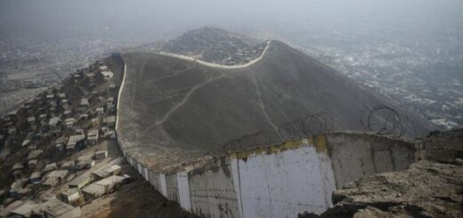 Суд Перу ухвалив знести "стіну ганьби", що розділяє багатих та бідних
