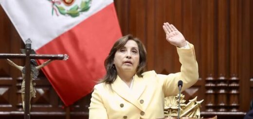 Діна Болуарте стала першою жінкою-президентом Перу