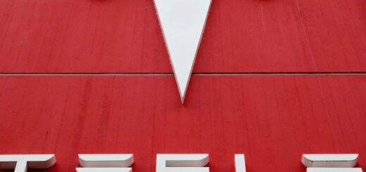 У компанії Tesla планують нову хвилю звільнень - ЗМІ