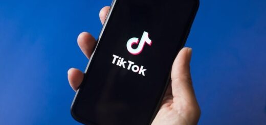 Працівники TikTok можуть вирішувати, що стане вірусним - ЗМІ