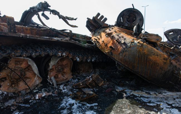 Українські військові відбили атаку росіян: знищено танк з екіпажем (відео)