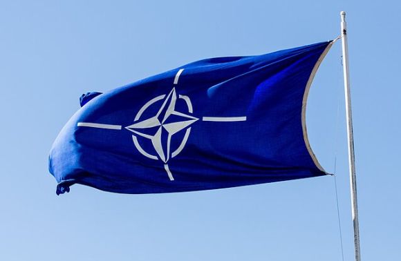 У НАТО роздумують над розміщенням близько 300 тисяч військ на кордонах біля росії — Politico