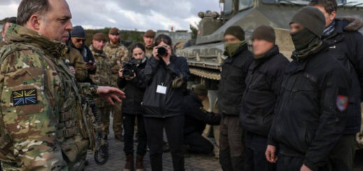 Міністр оборони Британії відвідав полігон, де військові ЗСУ проходять навчання на танках Challenger 2
