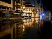 Різкий підйом рівня моря затопив вулиці турецького міста Іскендерун - фото 3