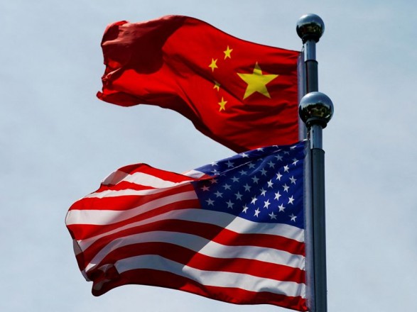 Китай заявив про "незаконний" захід американського військового корабля у його води: США заперечили