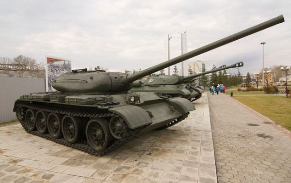 Росія відправила на фронт одні з найстаріших танків Т-54/55, - CIT (фото, відео)