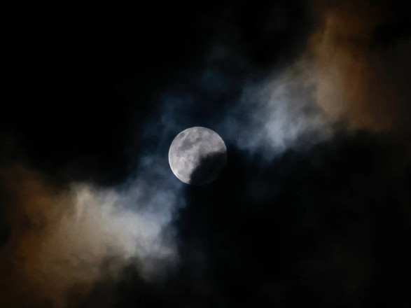 Місяць може отримати власний часовий пояс