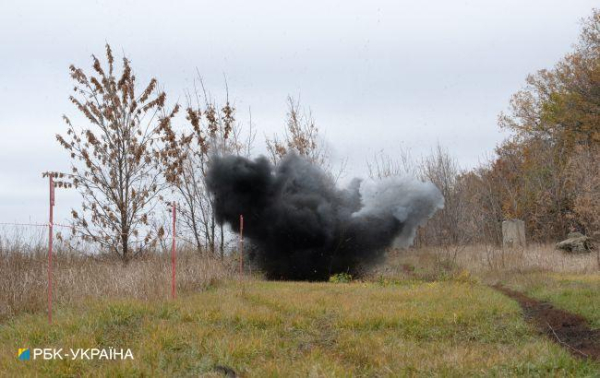 У Запорізькій області рятувальники знищили ворожу авіаційну бомбу (відео)