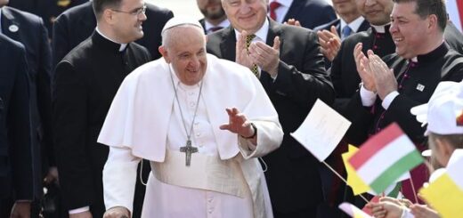 Папа Римський Франциск прибув з першим візитом до Угорщини: деталі