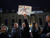 "Не зможемо увійти до ЄС на російському кораблі": в Тбілісі вдруге проходять протести проти відновлення авіасполучення Грузії та росії - фото 2