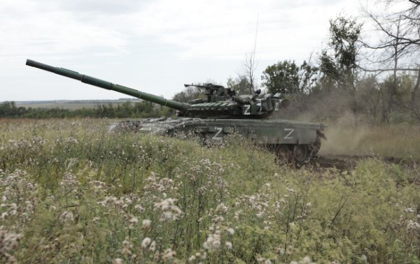"Програв у хованки". Міноборони показало знищений танк росіян під Херсоном