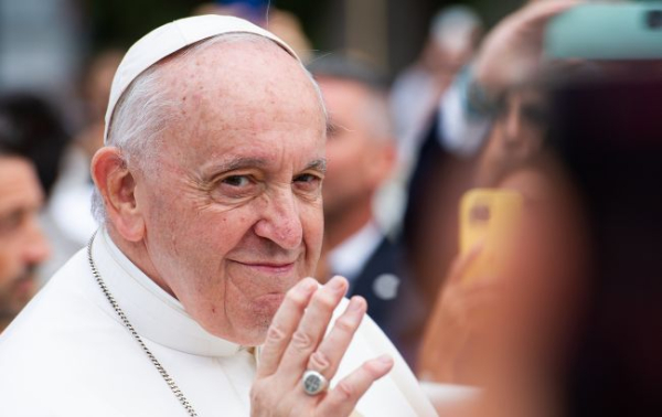 Папа Римський доручив італійському кардиналу провести миротворчу місію для України
