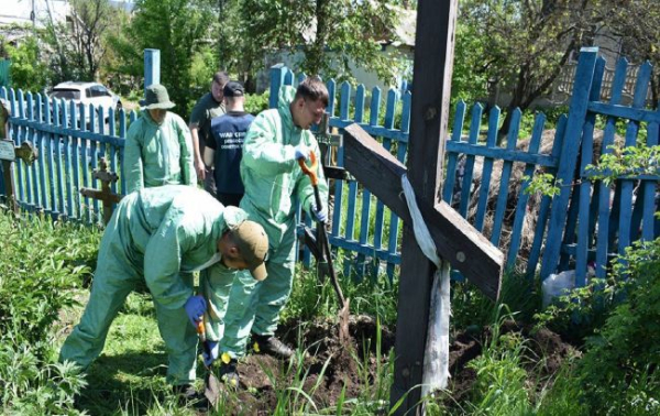 Поблизу Святогірська поліція знайшла тіла двох загиблих: серед них виявилася дитина