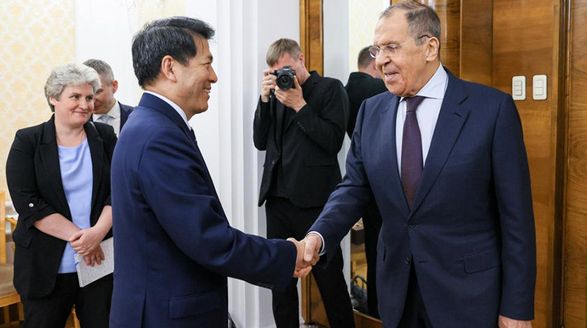 лавров обговорив зі спецпредставником Китаю ситуацію навколо України