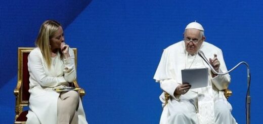 Папа Римський: "Тільки багаті можуть дозволити собі мати дітей в Італії"