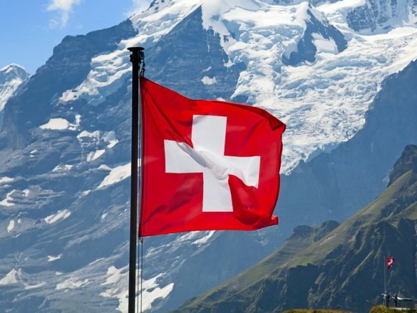 У Швейцарських горах розбився туристичний літак: відомо про трьох загиблих