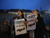 "Не зможемо увійти до ЄС на російському кораблі": в Тбілісі вдруге проходять протести проти відновлення авіасполучення Грузії та росії - фото 6