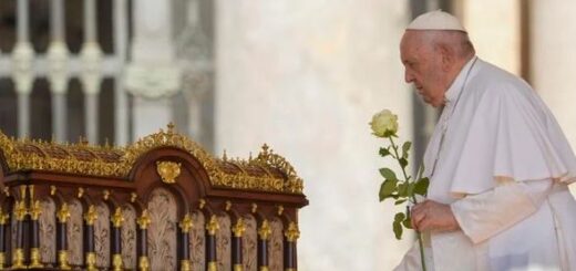 Ватикан: операція Папи Франциска пройшла без ускладнень