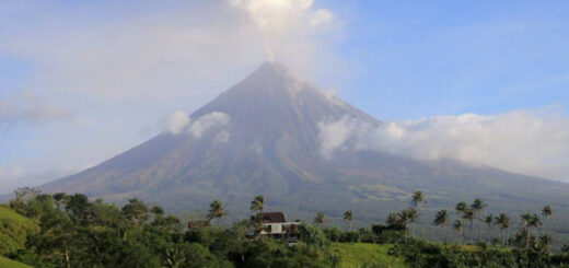 На Філіппінах підвищили рівень тривоги через можливе виверження вулкана Майон