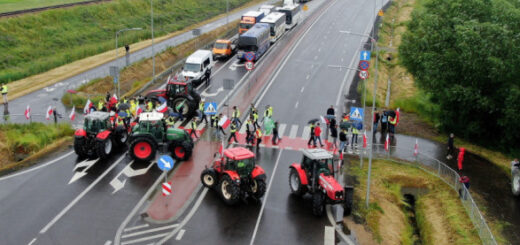 протести на пункті пропуску "Ягодин-Дорогуськ": фермери заблокували рух вантажівок