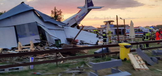 У Польщі літак врізався в ангар: є загиблі та поранені