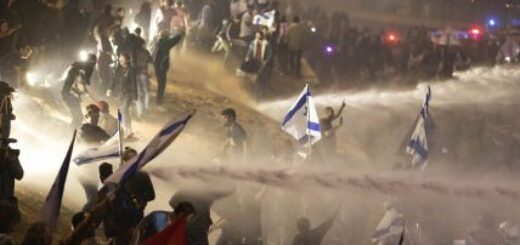 Протести в Ізраїлі продовжуються: поліція застосувала водомети