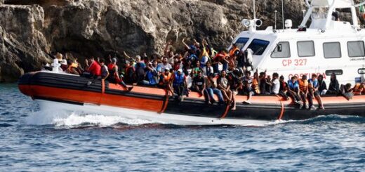 Кількість нелегалів в італійській Лампедузі стала критичною. Влада намагається знайти рішення