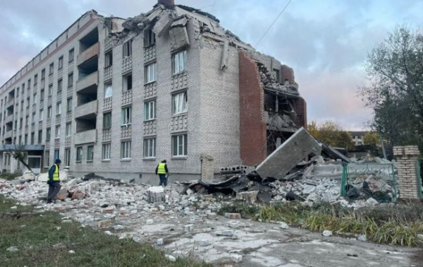 Окупанти вночі вдарили по центру Слов'янська. Є "приліт" в гуртожиток коледжу