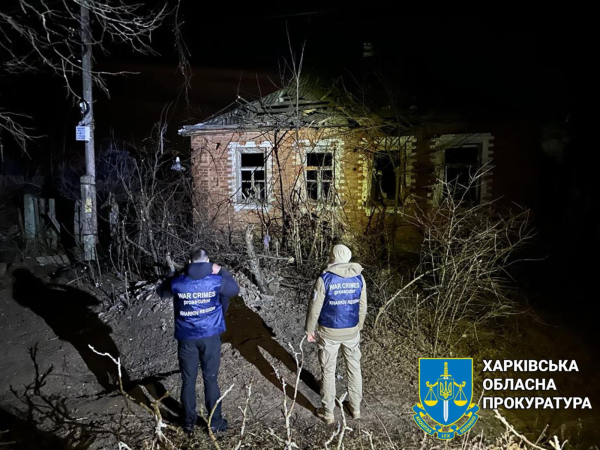 Росіяни обстріляли село під Харковом: постраждали житлові будівлі та чоловік